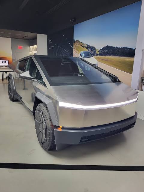 Tesla Cybertruck AWD